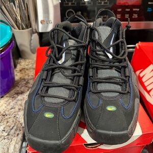 Nike Black and Blue Athletic Shoes